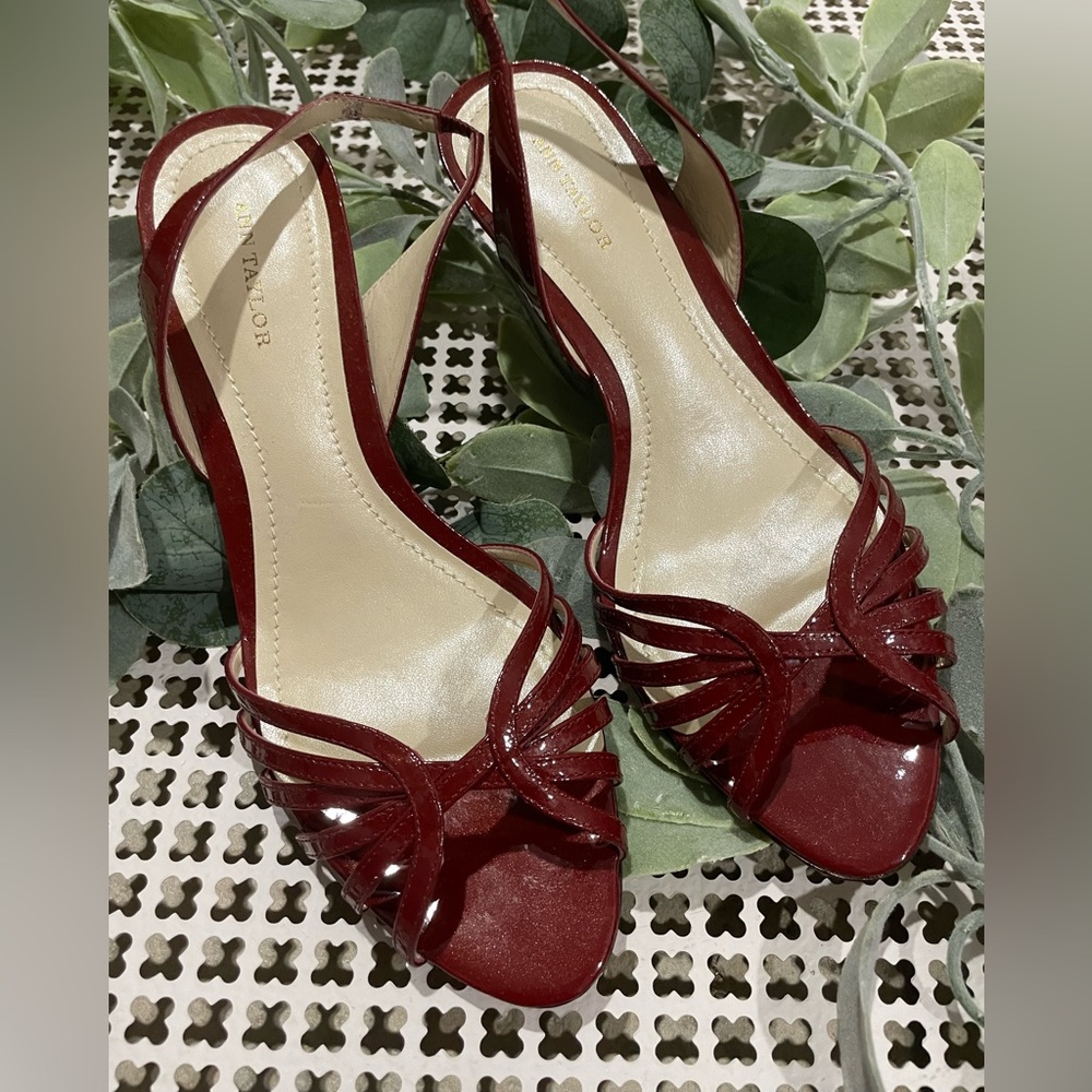Ann Taylor NWT 8 1/2 patent sling back shoes 👠 love 💕 love 💕 maroon